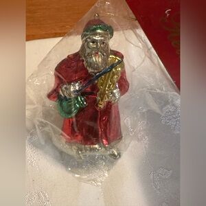 Vtg 50’s Hard Plastic Metallic SANTA CLAUS Blow Mold Santa w/Violin. Old Stock.